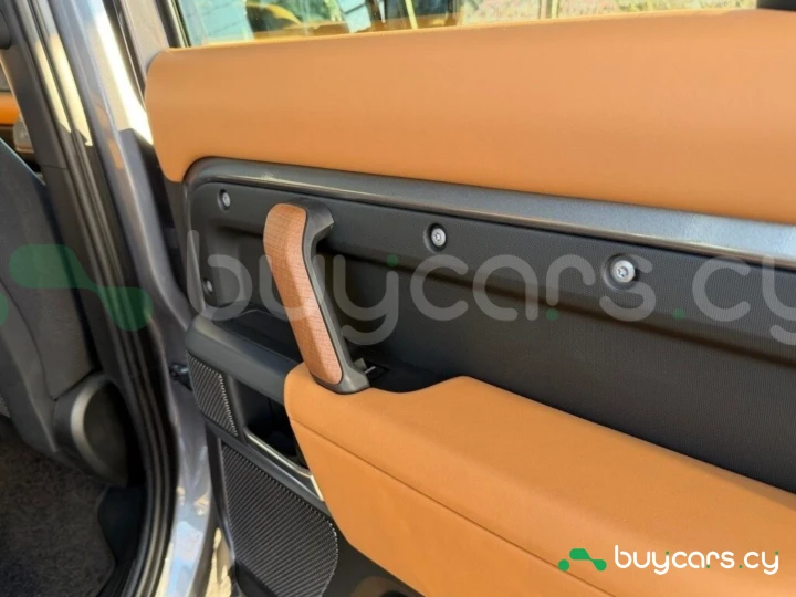 Land Rover Defender Серый