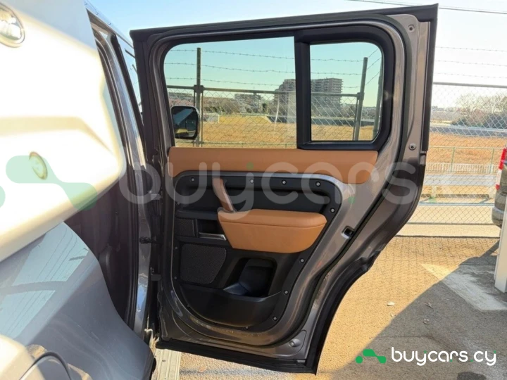 Land Rover Defender Серый