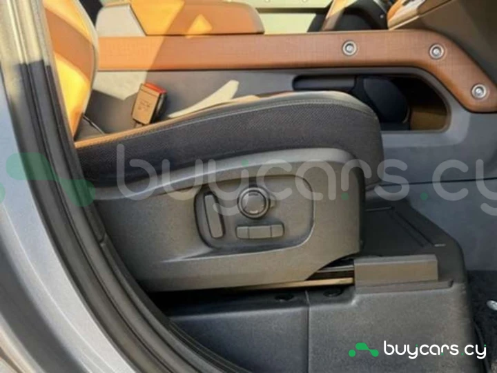 Land Rover Defender Серый