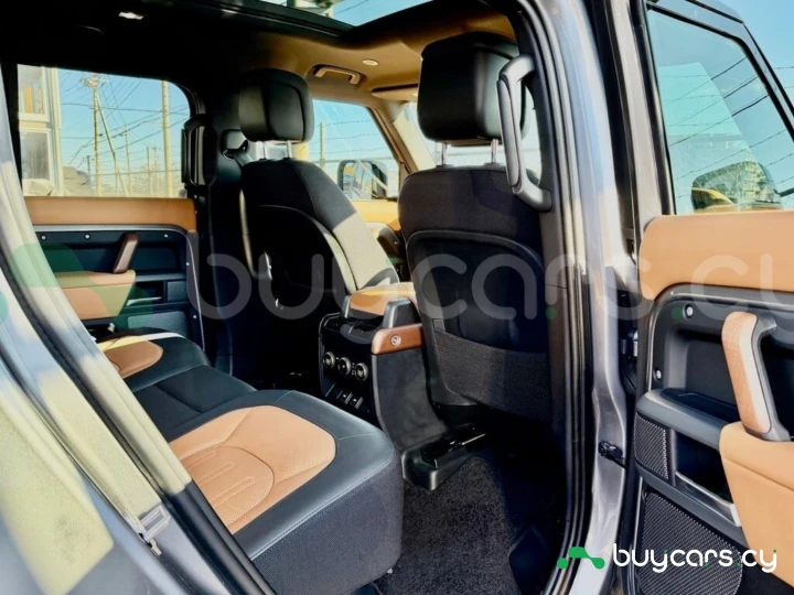 Land Rover Defender Серый