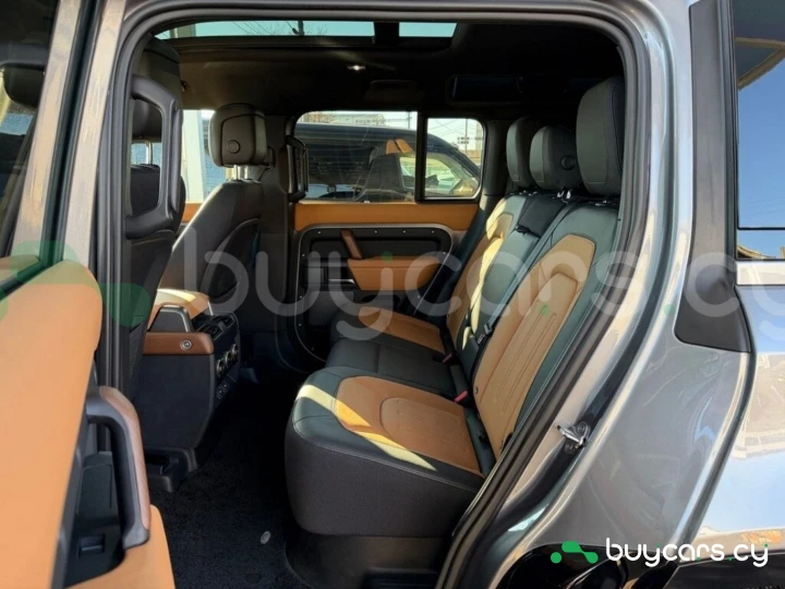 Land Rover Defender Серый