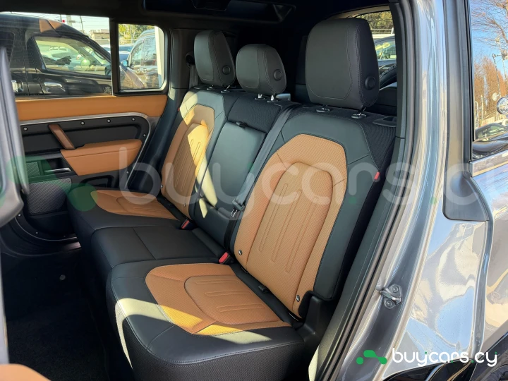 Land Rover Defender Серый