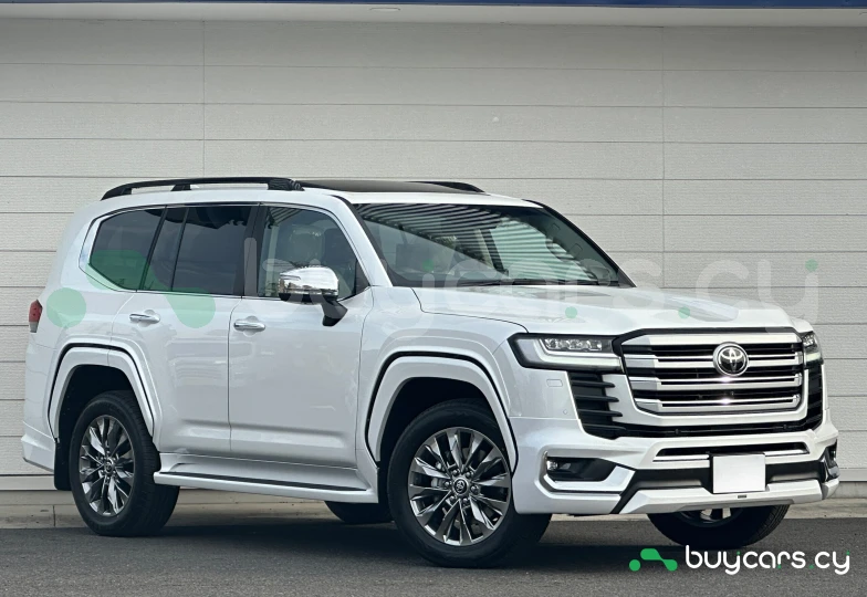 Toyota Land Cruiser 300 Белый