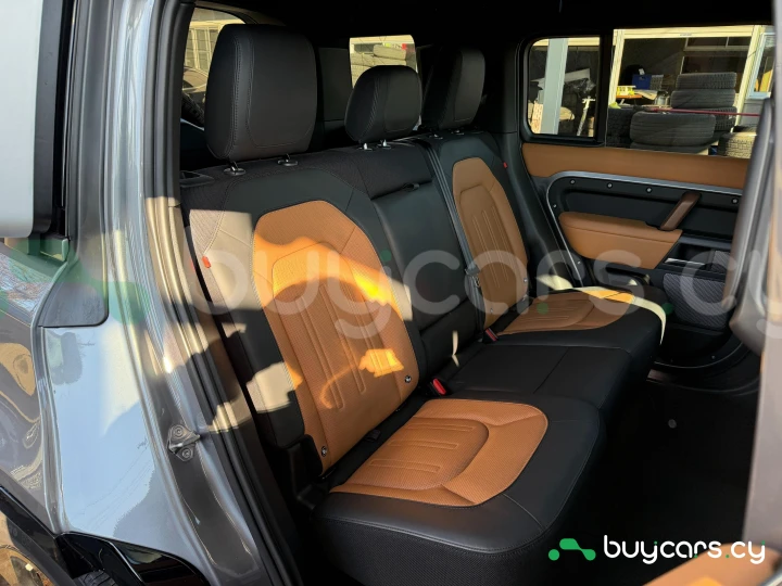Land Rover Defender Серый