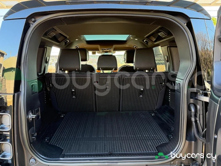 Land Rover Defender Серый