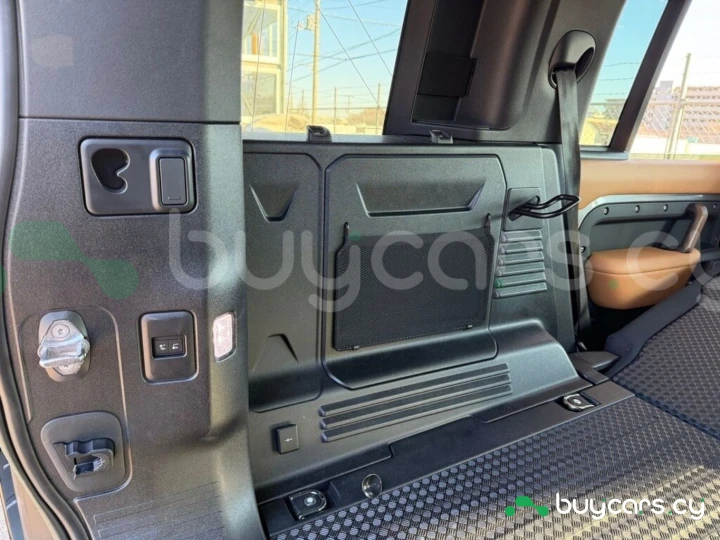 Land Rover Defender Серый