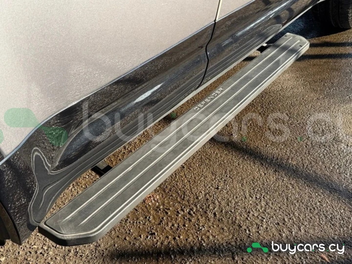 Land Rover Defender Серый