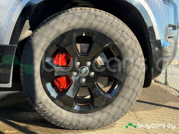 Land Rover Defender Серый