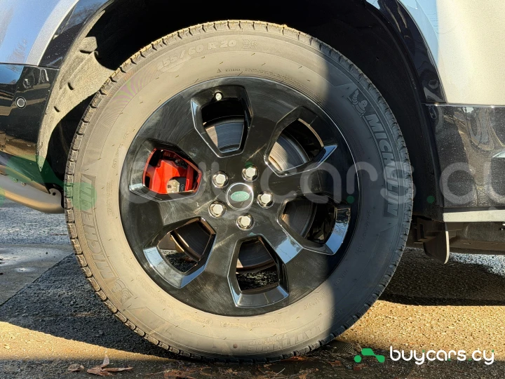 Land Rover Defender Серый