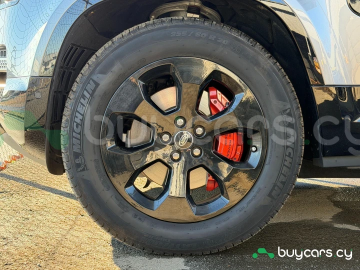 Land Rover Defender Серый