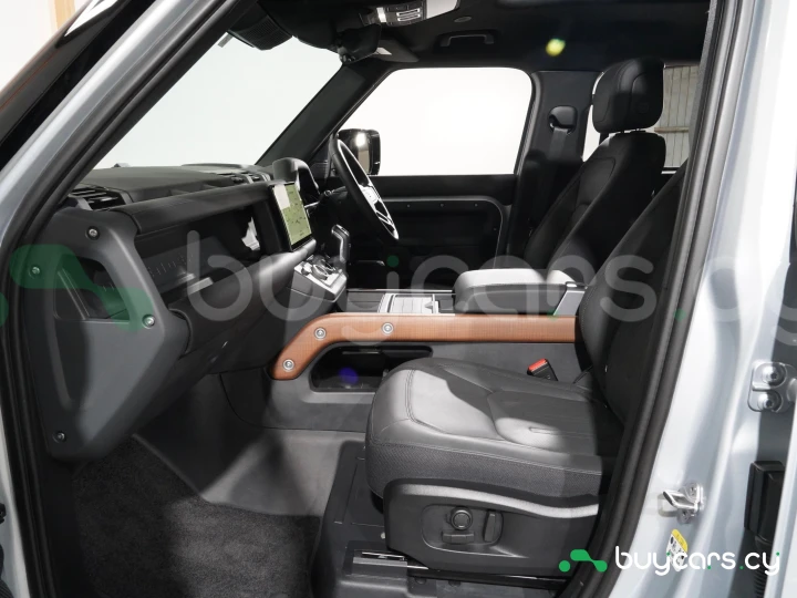 Land Rover Defender Серый