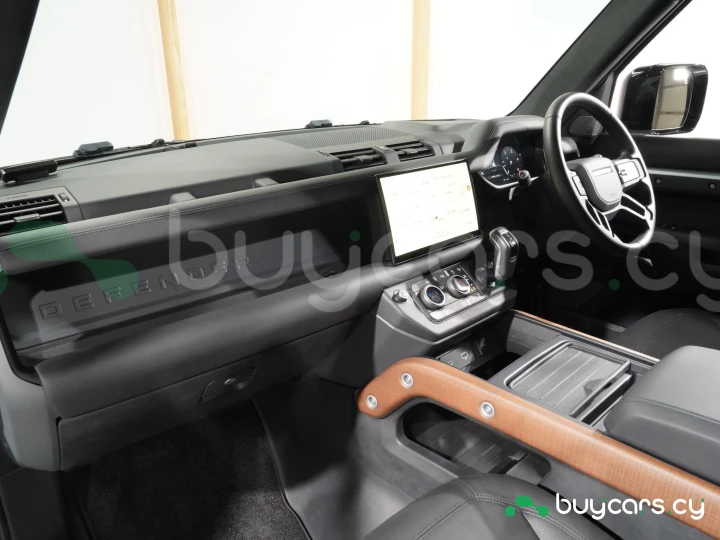 Land Rover Defender Серый