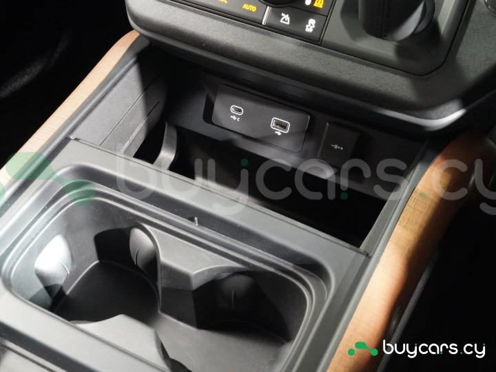 Land Rover Defender Серый