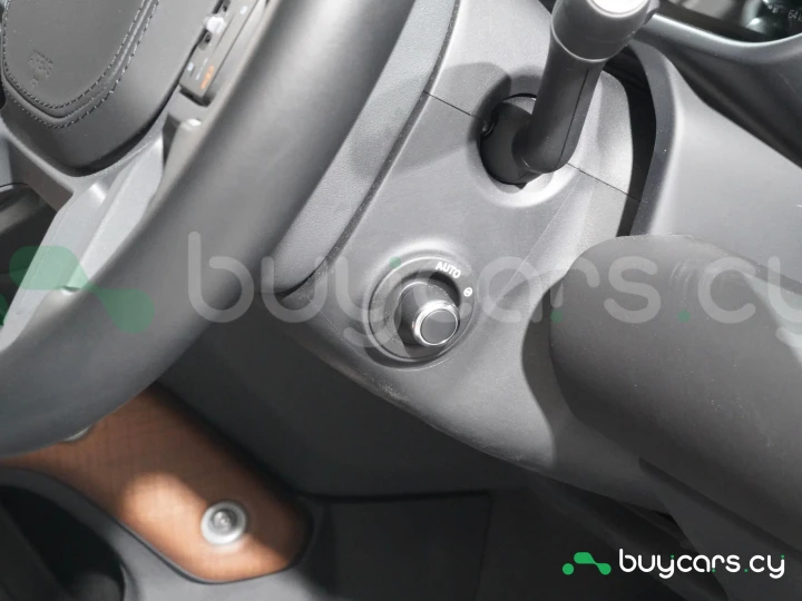 Land Rover Defender Серый