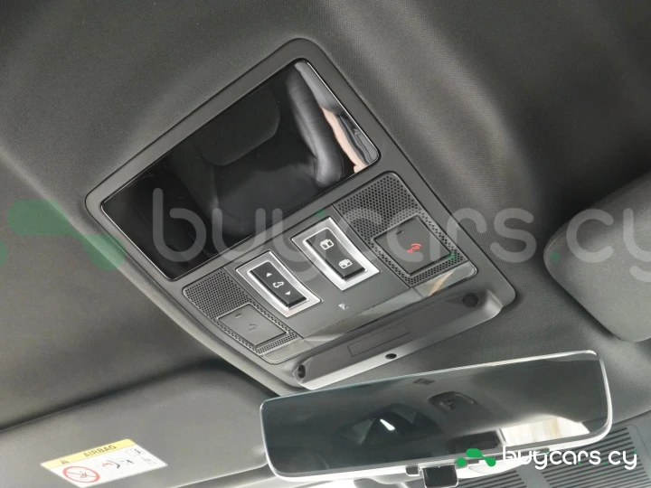 Land Rover Defender Серый