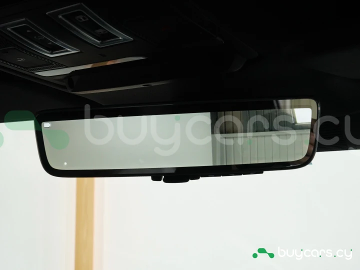 Land Rover Defender Серый