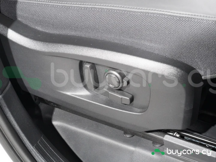 Land Rover Defender Серый