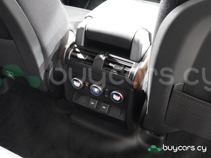 Land Rover Defender Серый