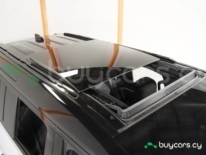 Land Rover Defender Серый