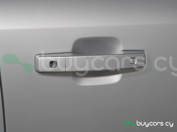 Land Rover Defender Серый