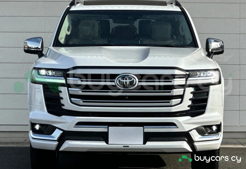 Toyota Land Cruiser 300 Белый