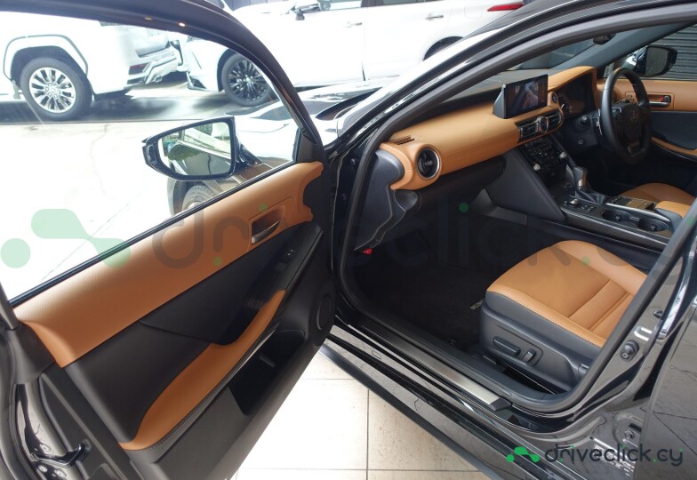 Lexus IS Black