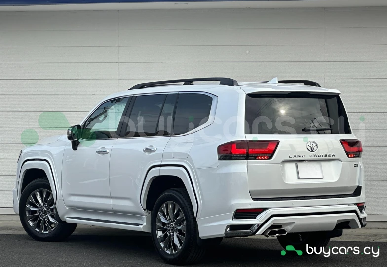 Toyota Land Cruiser 300 Белый