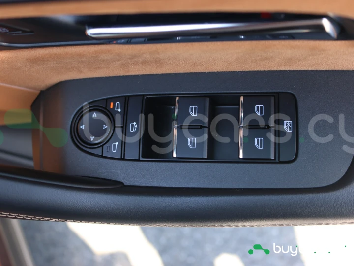 Mazda CX-80 Темно-красный