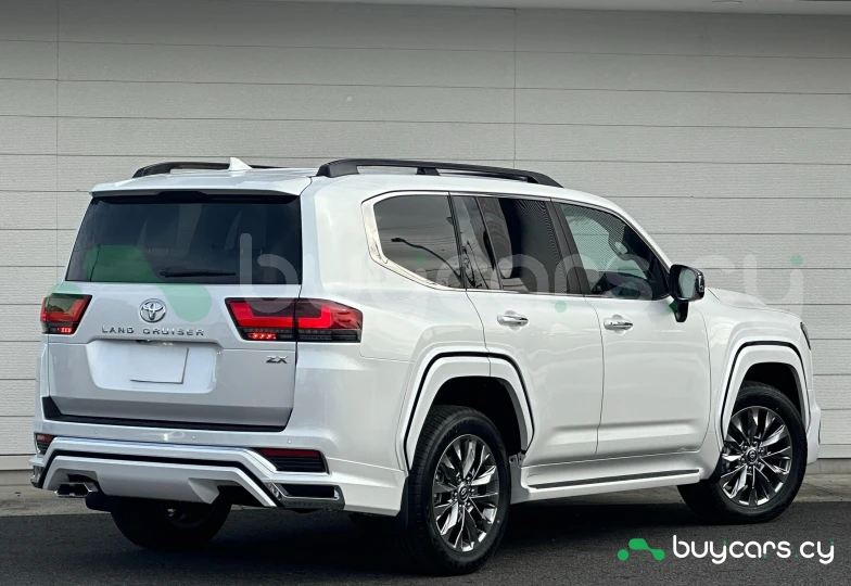 Toyota Land Cruiser 300 Белый