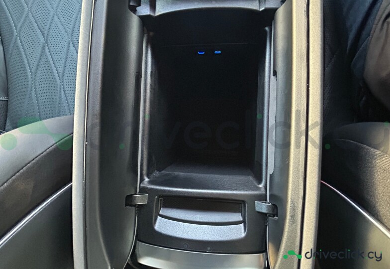 Mercedes EQS Black