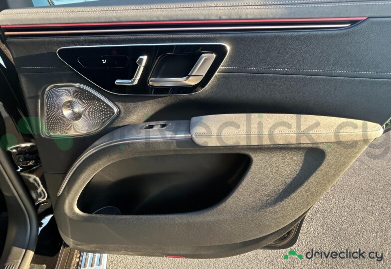 Mercedes EQS Black