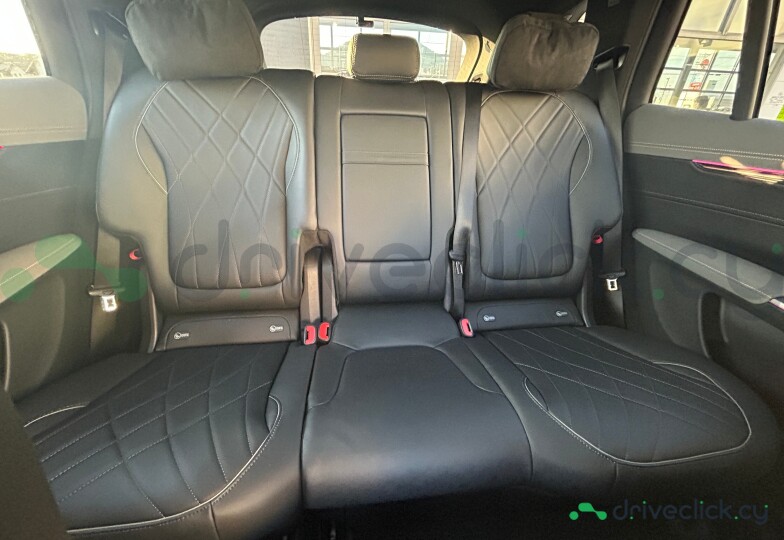 Mercedes EQS Black