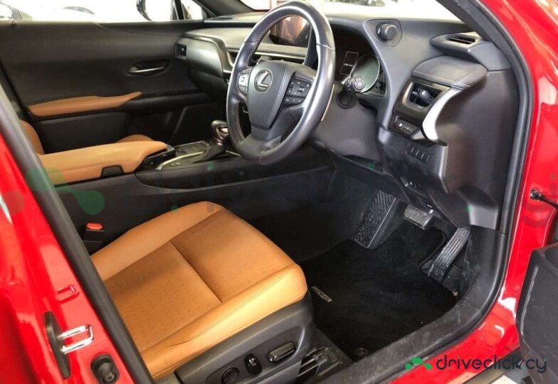 Lexus UX Красный