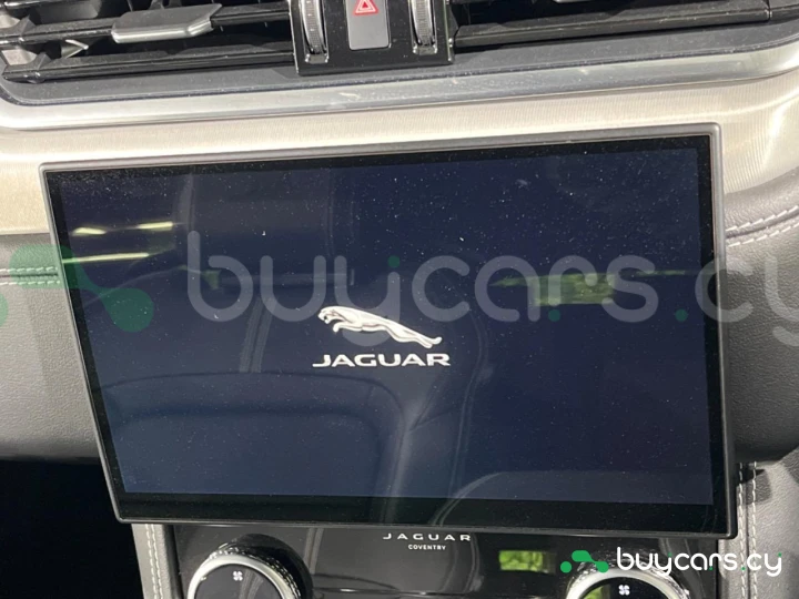 Jaguar F-Pace Белый