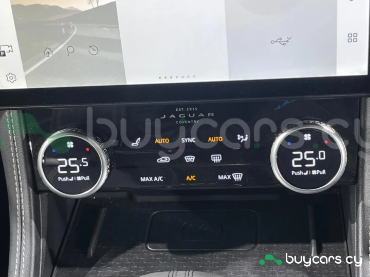 Jaguar F-Pace Белый