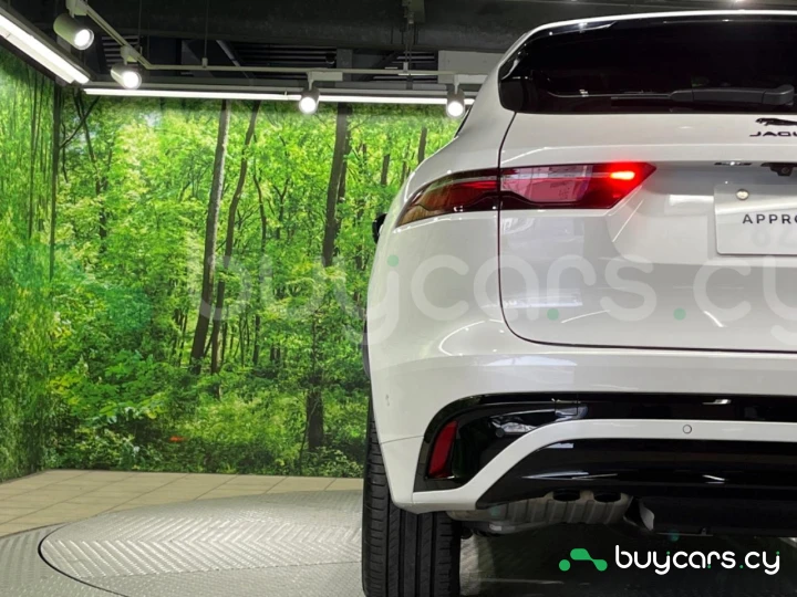 Jaguar F-Pace Белый