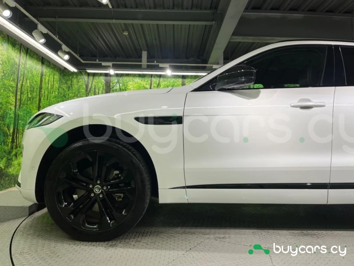 Jaguar F-Pace Белый