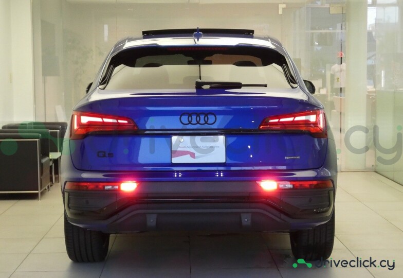 Audi Q5 Sportback Синий
