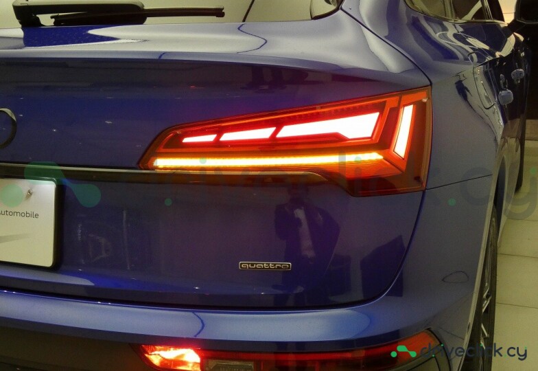 Audi Q5 Sportback Синий