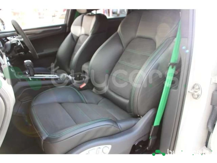 Porsche Macan Белый