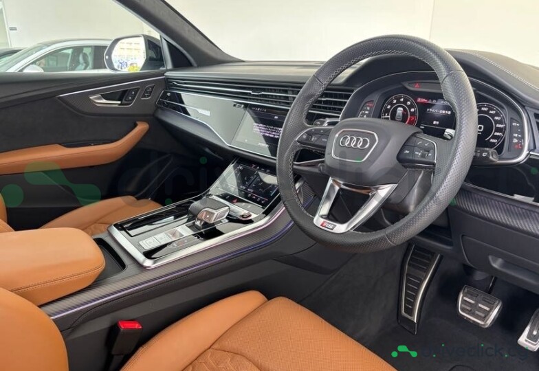 Audi RS Q8 White
