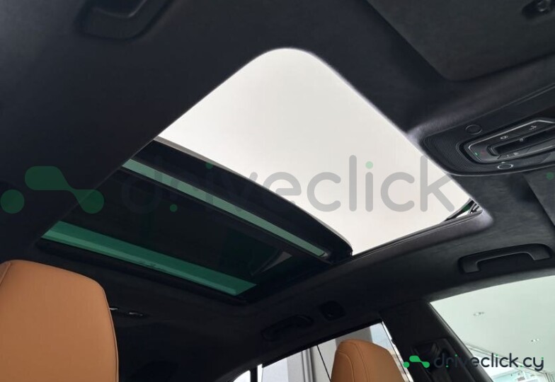 Audi RS Q8 White