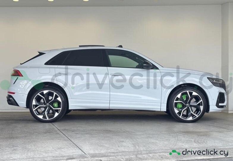 Audi RS Q8 White