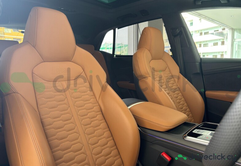 Audi RS Q8 White