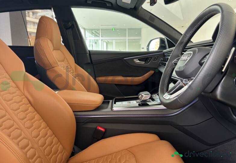Audi RS Q8 White