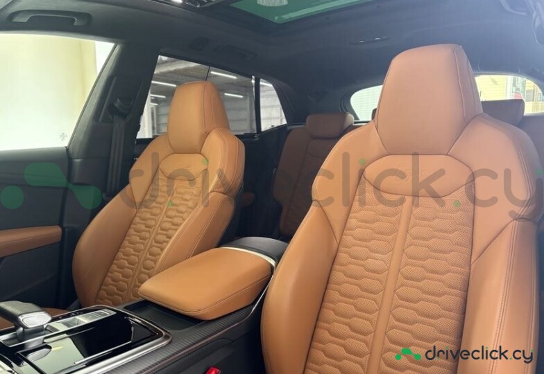 Audi RS Q8 White