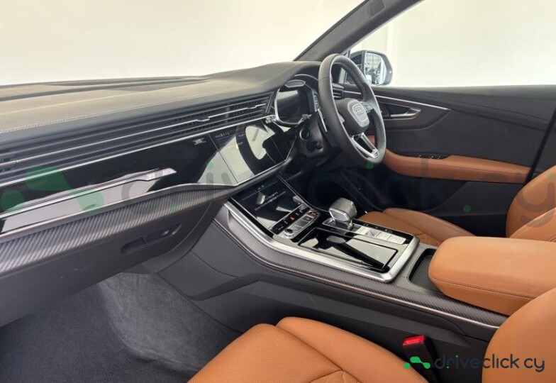 Audi RS Q8 White