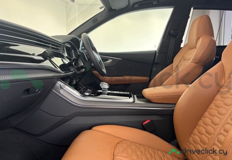 Audi RS Q8 White