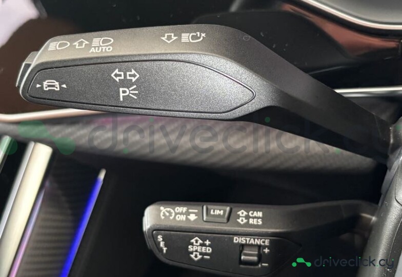 Audi RS Q8 White