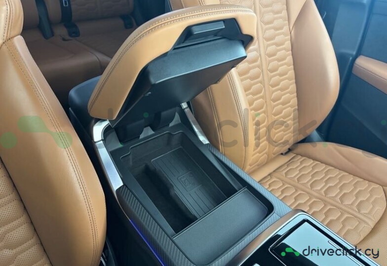 Audi RS Q8 White